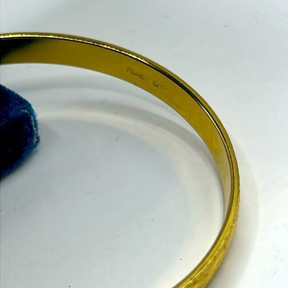 Vintage Monet Gold Tone Bangle Bracelet w/etching. - Picture 5 of 8